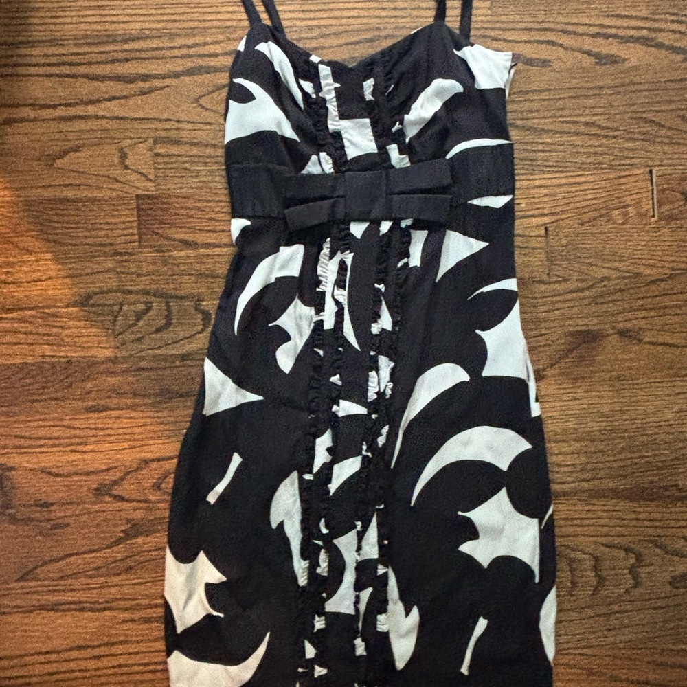 Diane Von Furstenberg Black and Cream Mini Dress aruba silk